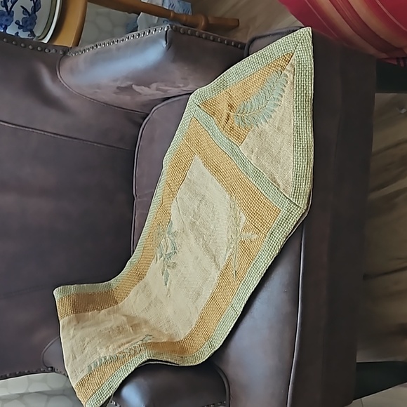 Jute Leaves Table Runner - Picture 4 of 5